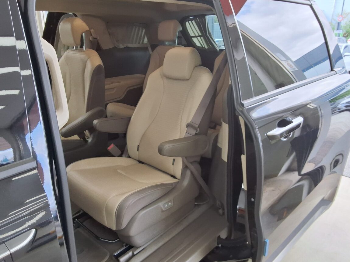 KIA NEW CARNIVAL (KA4) HI-LIMOUSINE 9-SEATER DIESEL SIGNATURE 2023 - zdjęcie 12