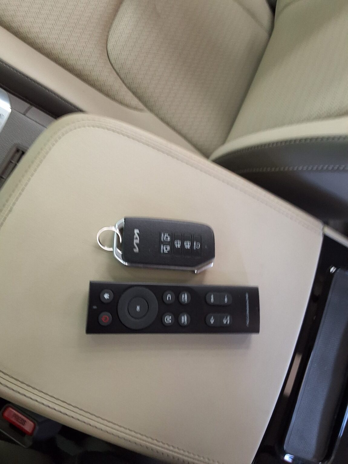 KIA NEW CARNIVAL (KA4) HI-LIMOUSINE 7-SEATER GASOLINE SIGNATURE 2023 - zdjęcie 20