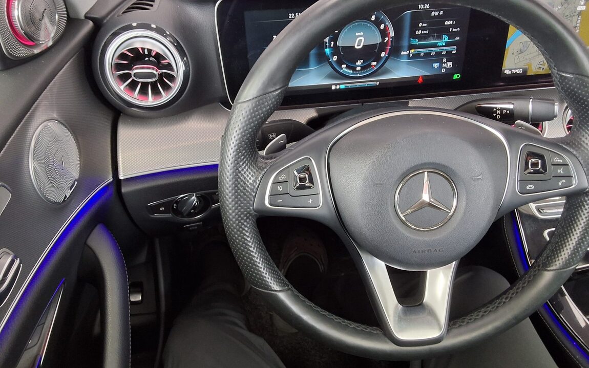 MERCEDES-BENZ E-CLASS (5TH GEN) E300 AVANTGARDE NIGHT PACK 2017 - zdjęcie 17