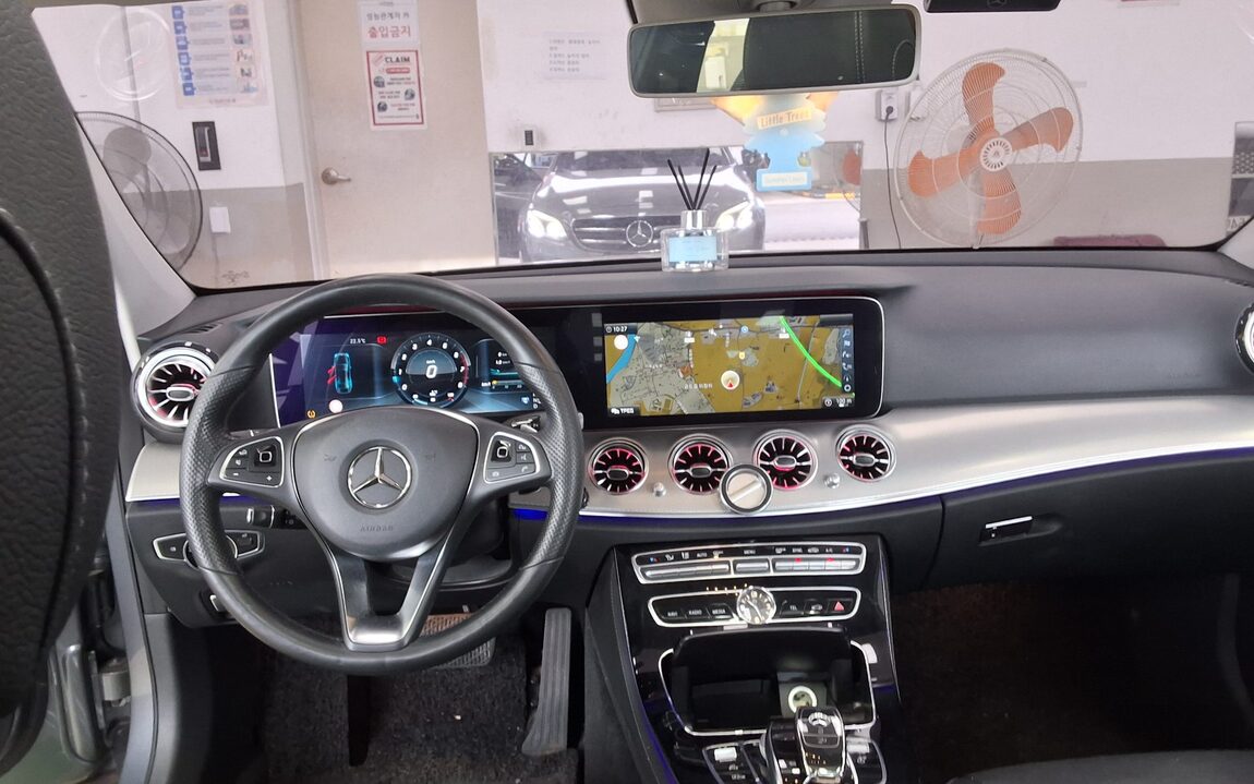 MERCEDES-BENZ E-CLASS (5TH GEN) E300 AVANTGARDE NIGHT PACK 2017 - zdjęcie 11