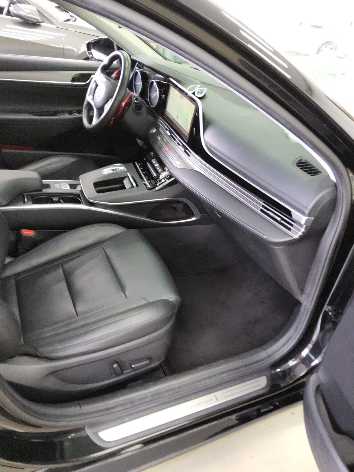 HYUNDAI THE NEW GRANDEUR IG LPi 3.0 RENTAL CAR MODERN 2022 - zdjęcie 14