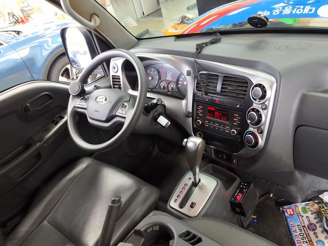 KIA BONGO III CARGO CRDi KING CAB EXTRA LONG WHEELBASE 2019 - zdjęcie 11