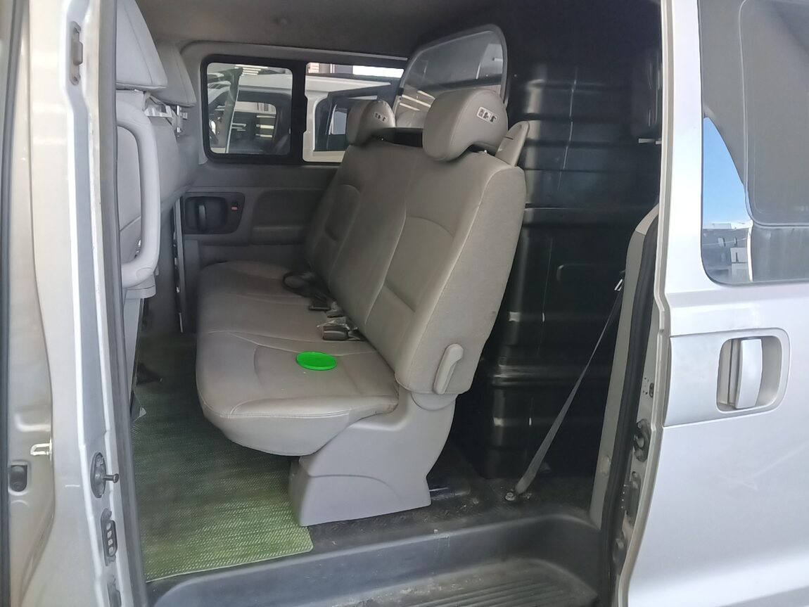 HYUNDAI GRAND STAREX 5-SEATER DIESEL VAN MODERN 2017 - zdjęcie 12
