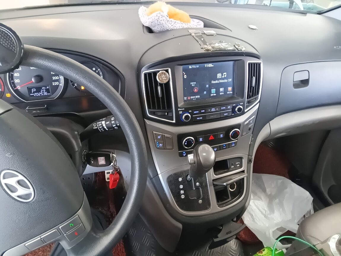 HYUNDAI GRAND STAREX 5-SEATER DIESEL VAN MODERN 2017 - zdjęcie 18
