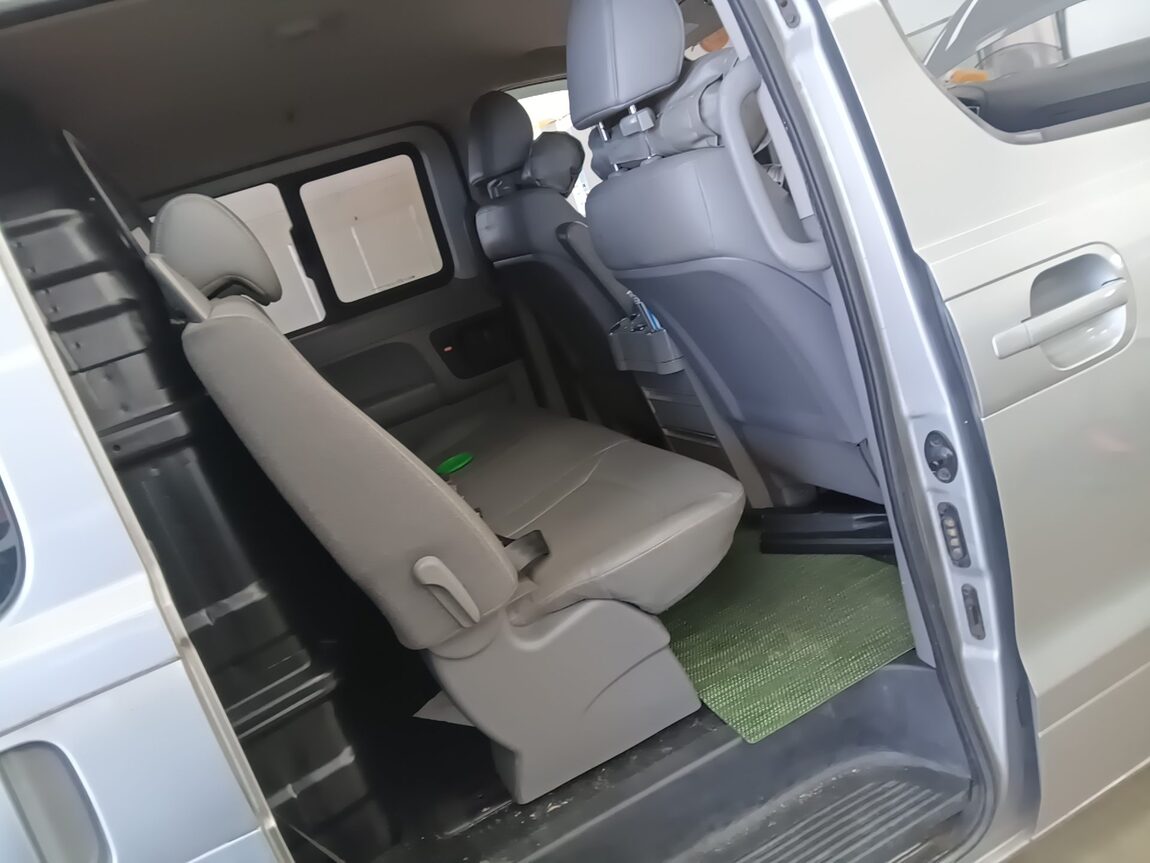 HYUNDAI GRAND STAREX 5-SEATER DIESEL VAN MODERN 2017 - zdjęcie 13