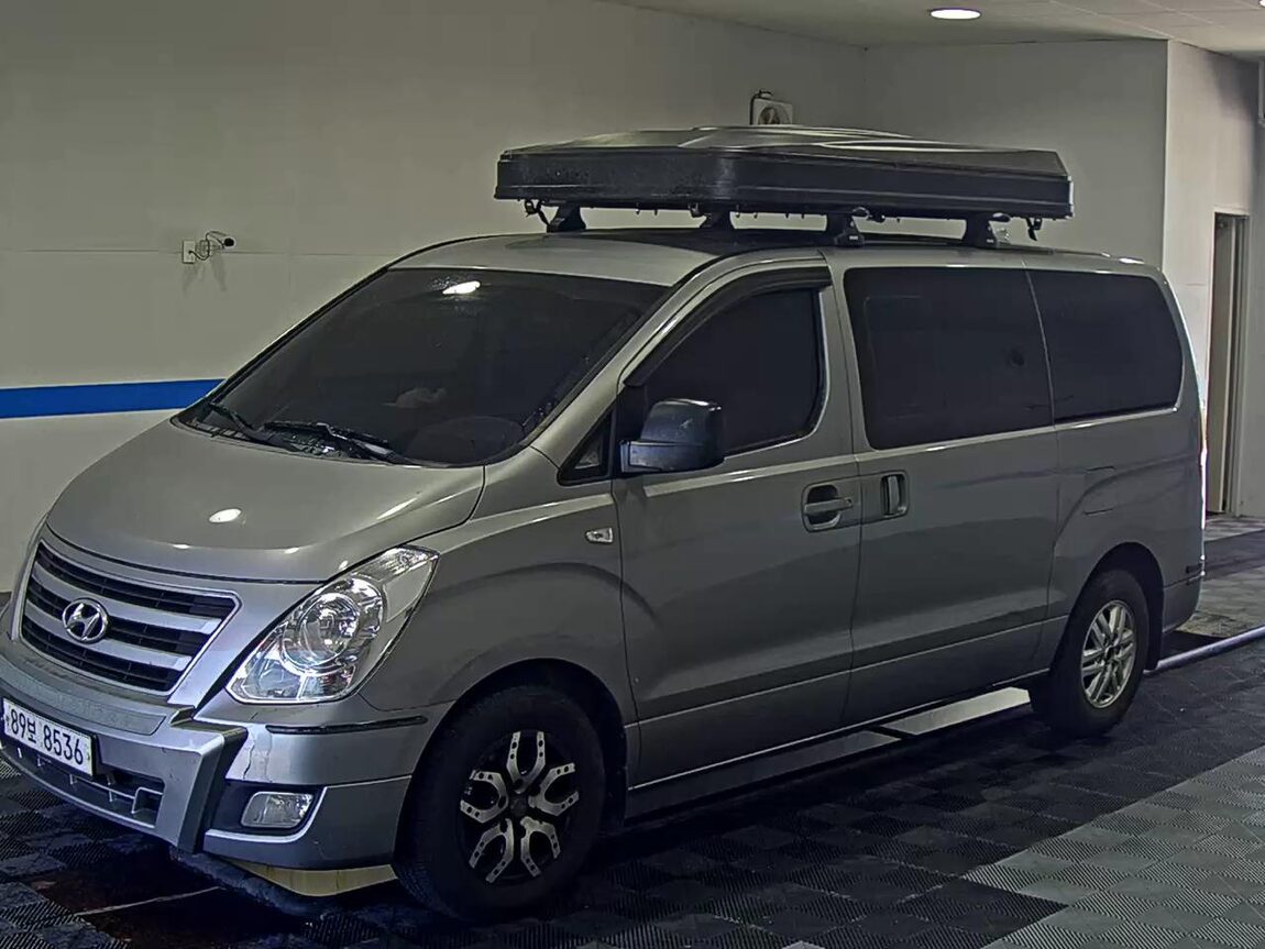 HYUNDAI GRAND STAREX 5-SEATER DIESEL VAN MODERN 2017 - zdjęcie 2