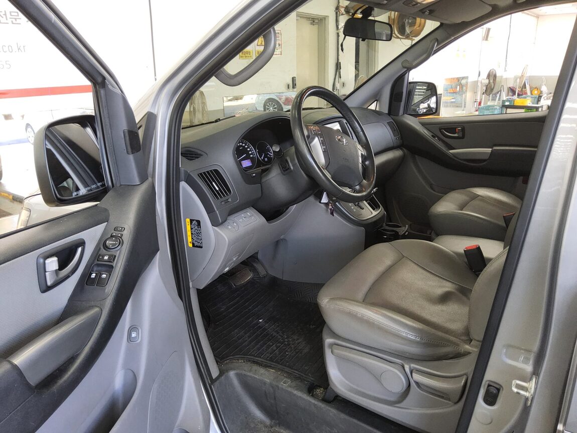 HYUNDAI THE NEW GRAND STAREX 5-SEATER DIESEL VAN MODERN 2019 - zdjęcie 10