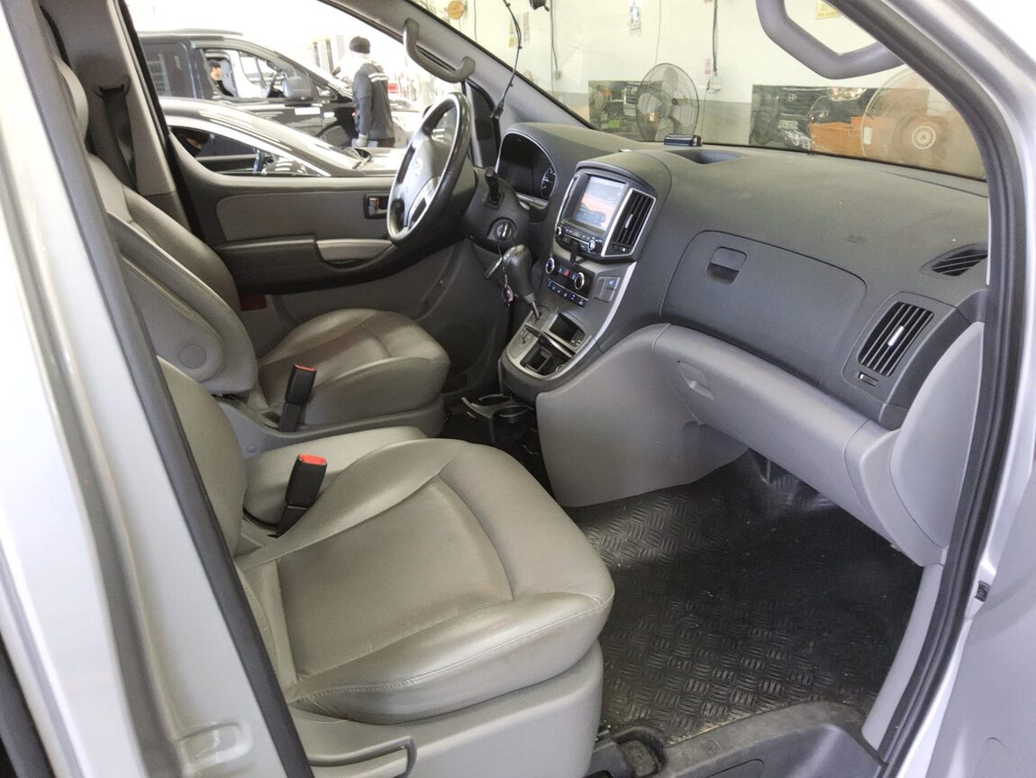 HYUNDAI THE NEW GRAND STAREX 5-SEATER DIESEL VAN MODERN 2019 - zdjęcie 14