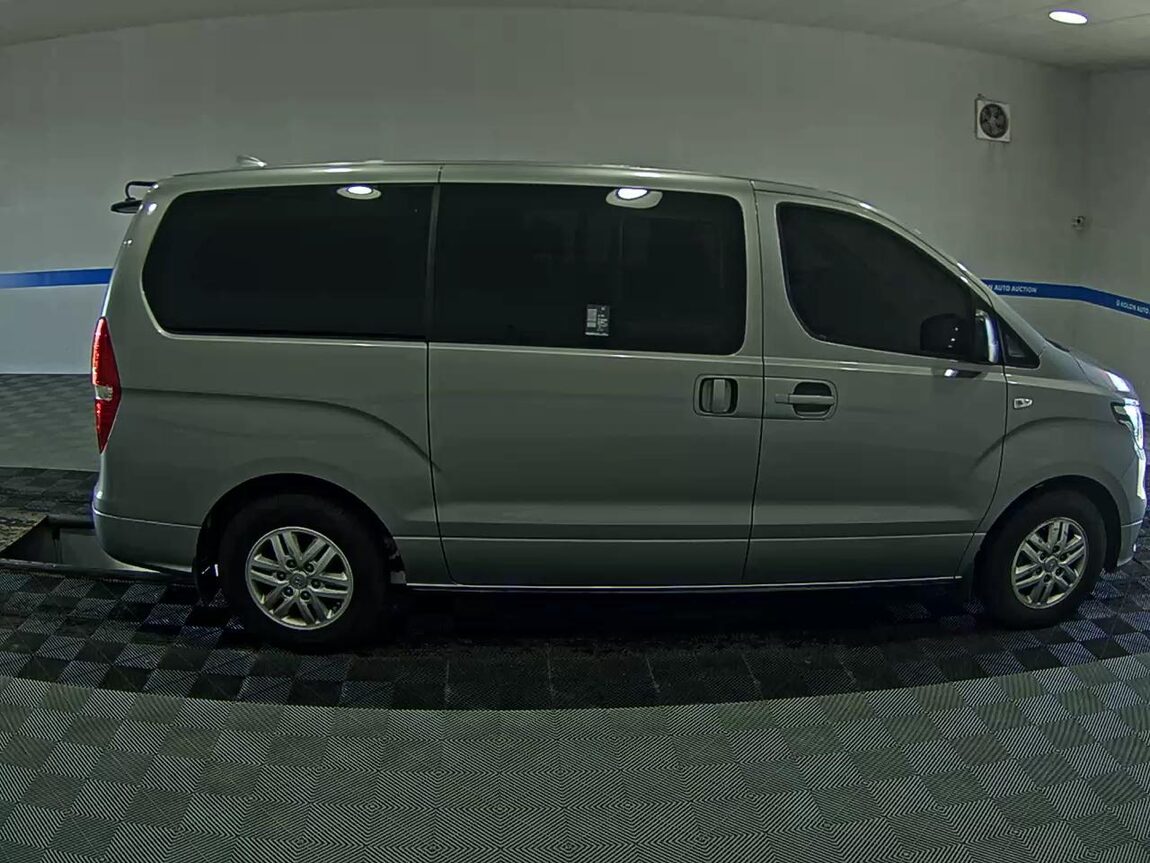 HYUNDAI THE NEW GRAND STAREX 5-SEATER DIESEL VAN MODERN 2019 - zdjęcie 4