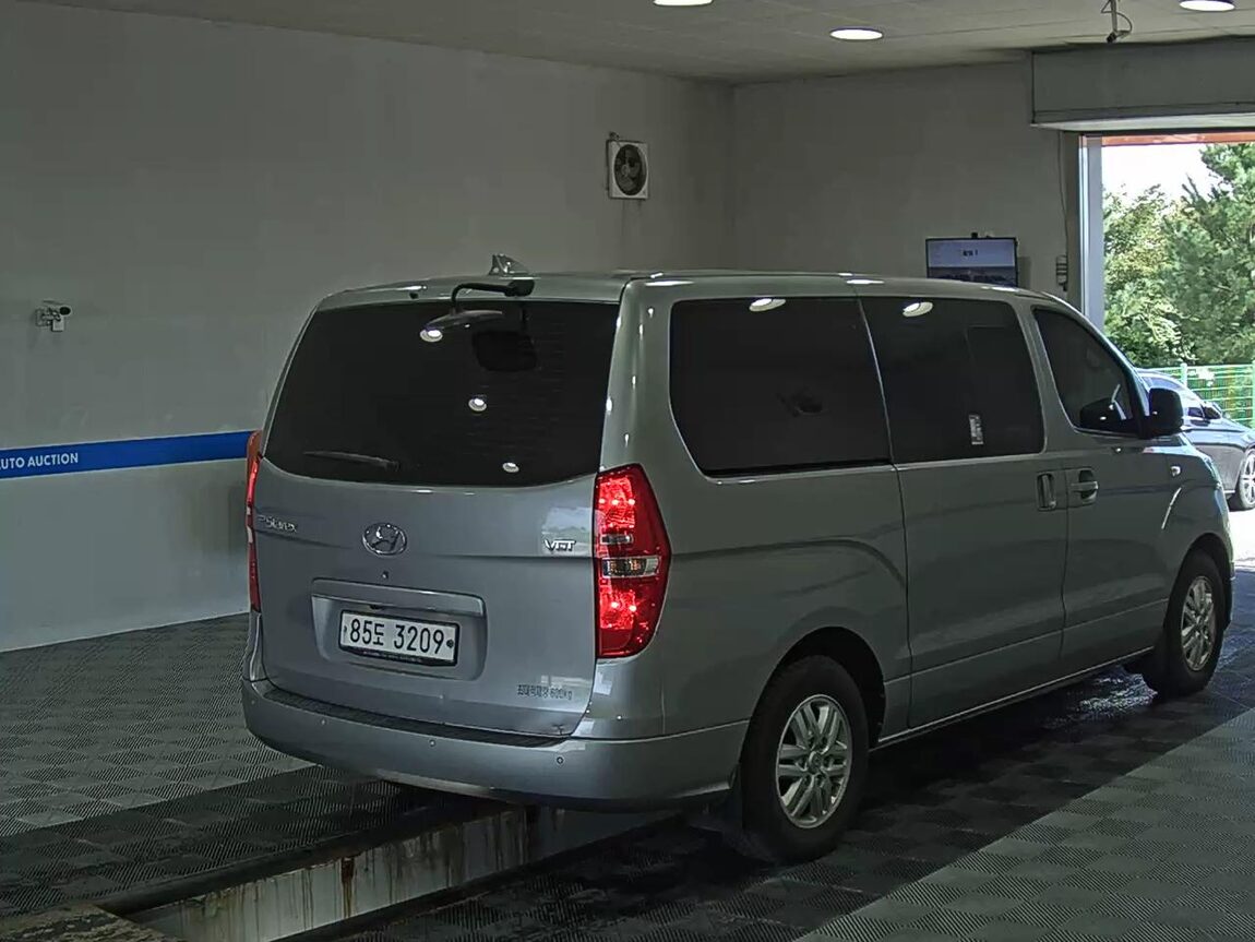 HYUNDAI THE NEW GRAND STAREX 5-SEATER DIESEL VAN MODERN 2019 - zdjęcie 5