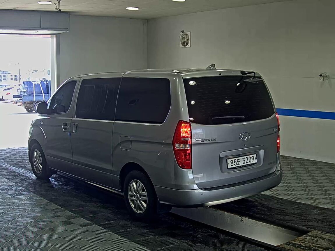 HYUNDAI THE NEW GRAND STAREX 5-SEATER DIESEL VAN MODERN 2019 - zdjęcie 6