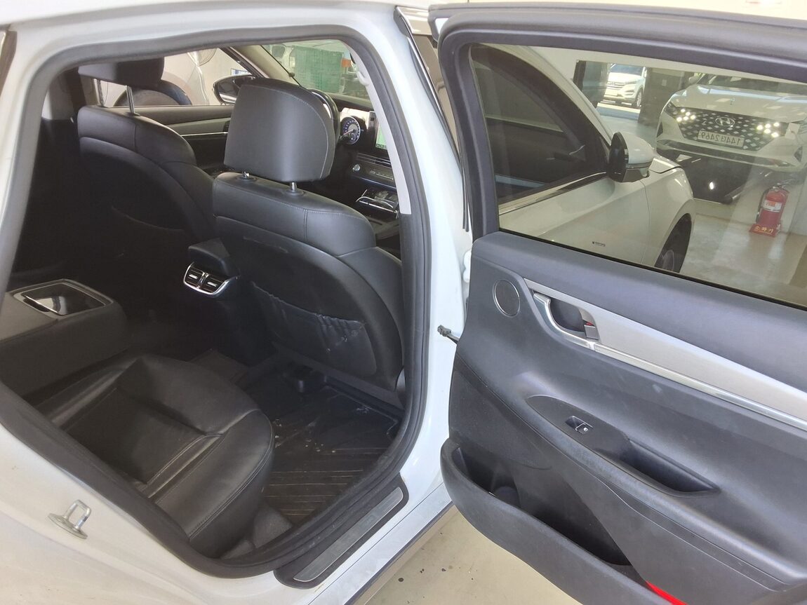 HYUNDAI THE NEW GRANDEUR IG LPi 3.0 BUSINESS DELUXE TYPE 2022 - zdjęcie 13