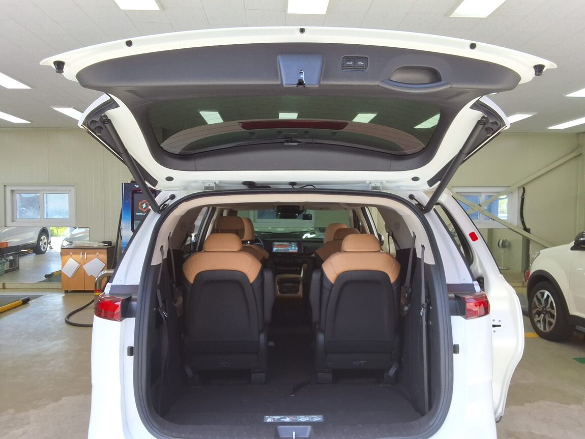 KIA NEW CARNIVAL (KA4) 9-SEATER GASOLINE SIGNATURE 2023 - zdjęcie 16