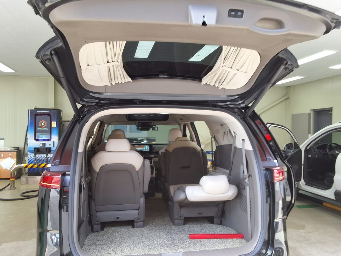 KIA NEW CARNIVAL (KA4) HI-LIMOUSINE 9-SEATER GASOLINE SIGNATURE 2023 - zdjęcie 16