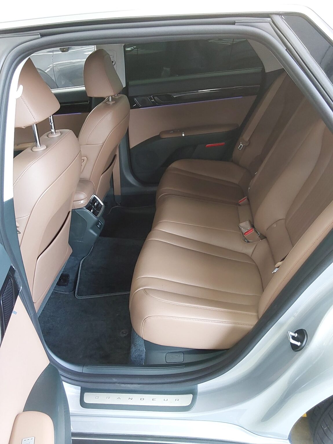 HYUNDAI THE ALL NEW GRANDEUR GASOLINE 2.5 EXCLUSIVE 2024 - zdjęcie 12