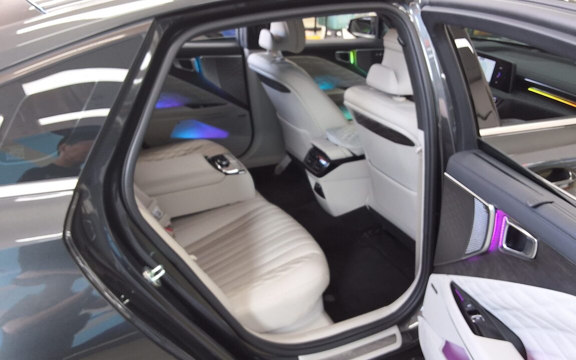 KIA K8 HYBRID HEV SIGNATURE 2023 - zdjęcie 13