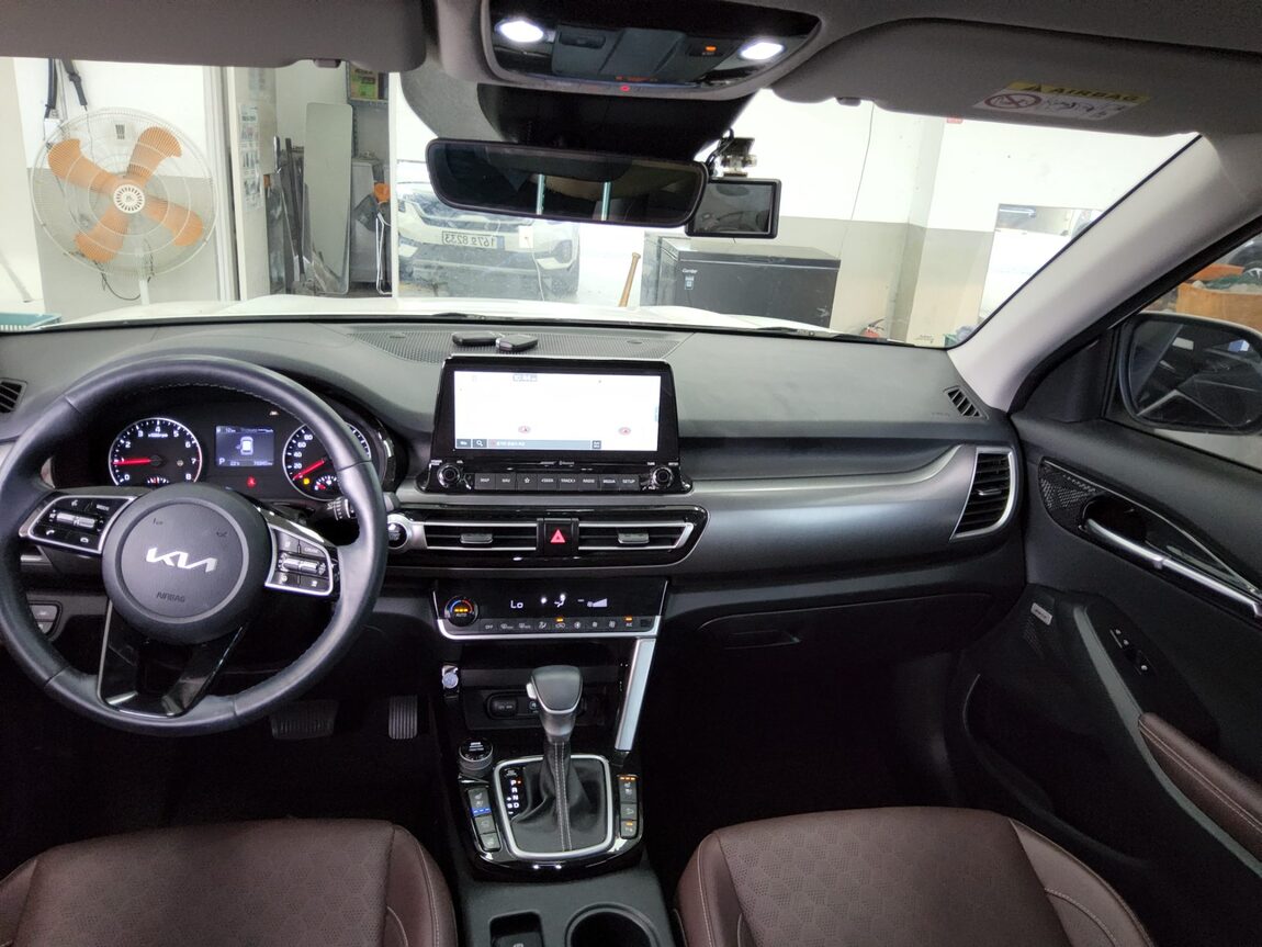 KIA SELTOS 1.6 GASOLINE 2WD SIGNATURE 2022 - zdjęcie 11