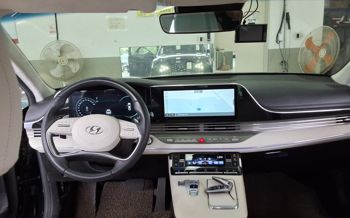 HYUNDAI THE NEW GRANDEUR IG GASOLINE 2.5 LE BLANC 2023 - zdjęcie 11