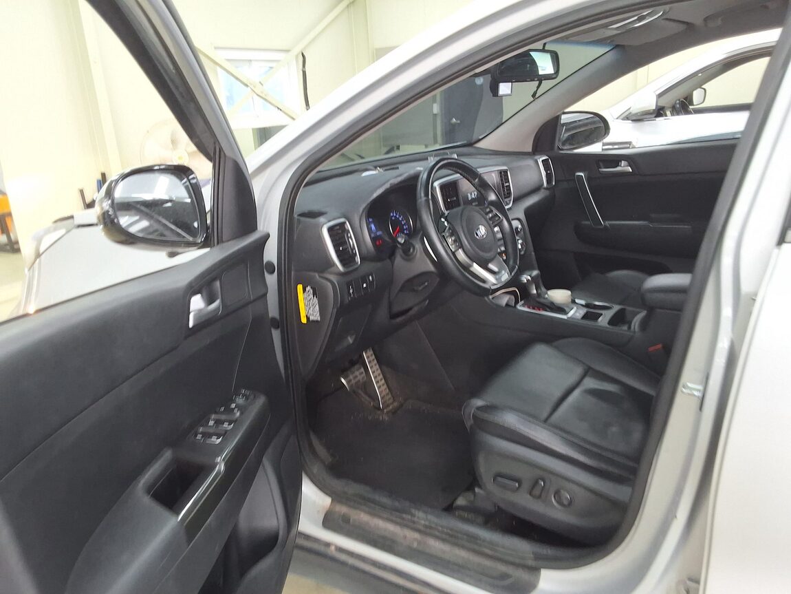 KIA SPORTAGE THE BOLD R2.0 DIESEL 2WD PRESTIGE 2019 - zdjęcie 11
