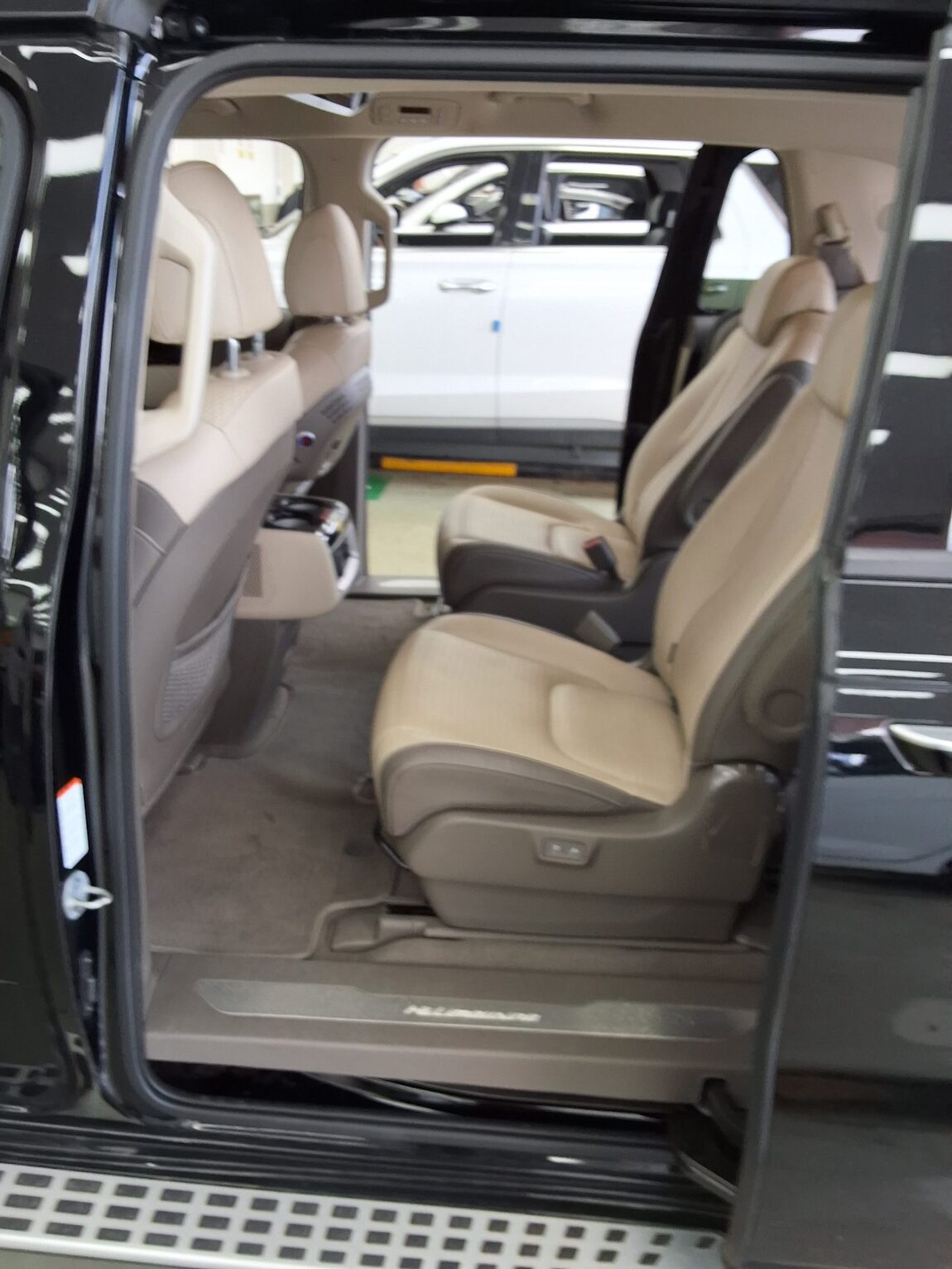 KIA NEW CARNIVAL (KA4) HI-LIMOUSINE 9-SEATER GASOLINE SIGNATURE 2023 - zdjęcie 13