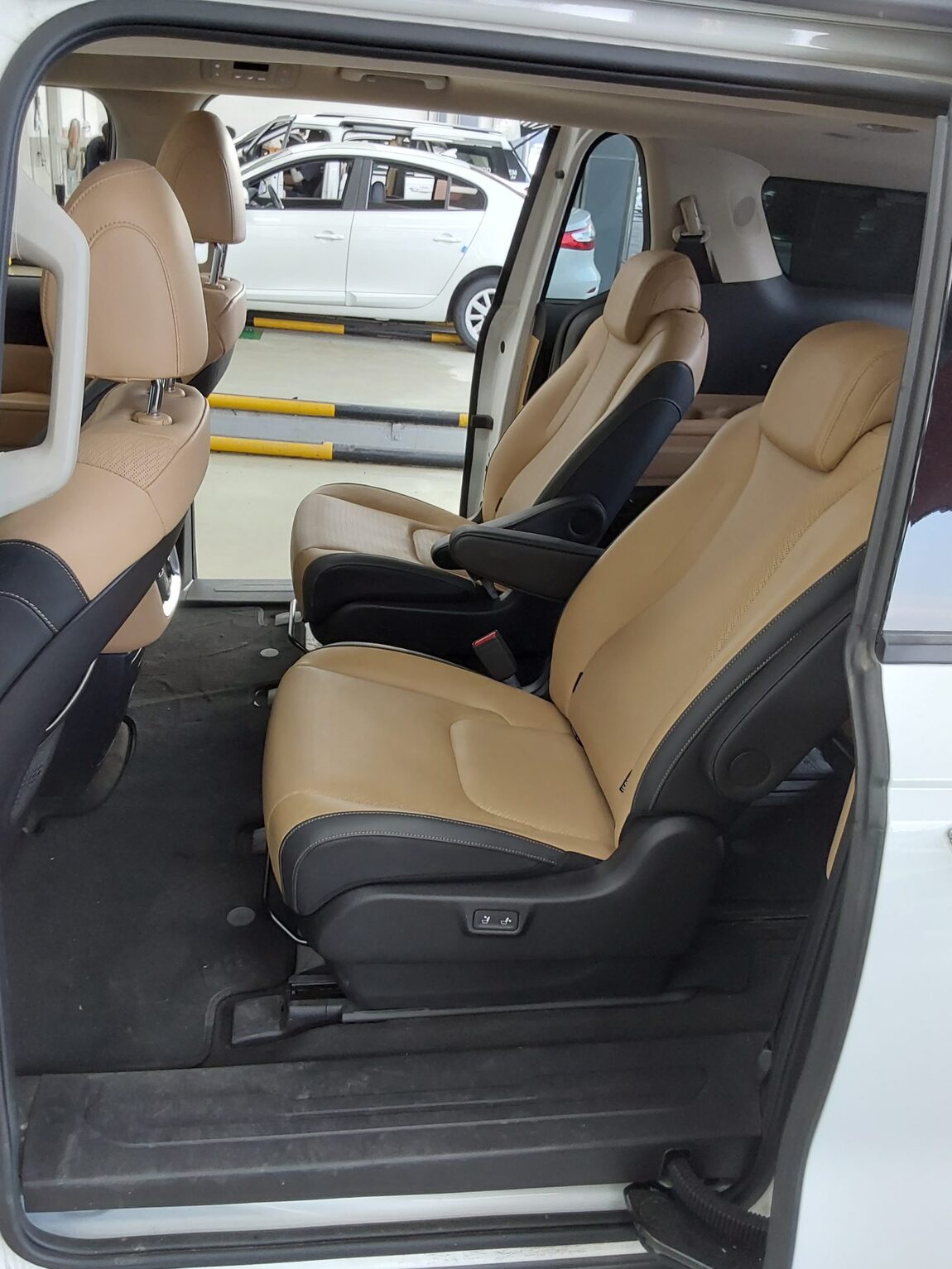 KIA NEW CARNIVAL (KA4) 9-SEATER GASOLINE SIGNATURE 2023 - zdjęcie 12