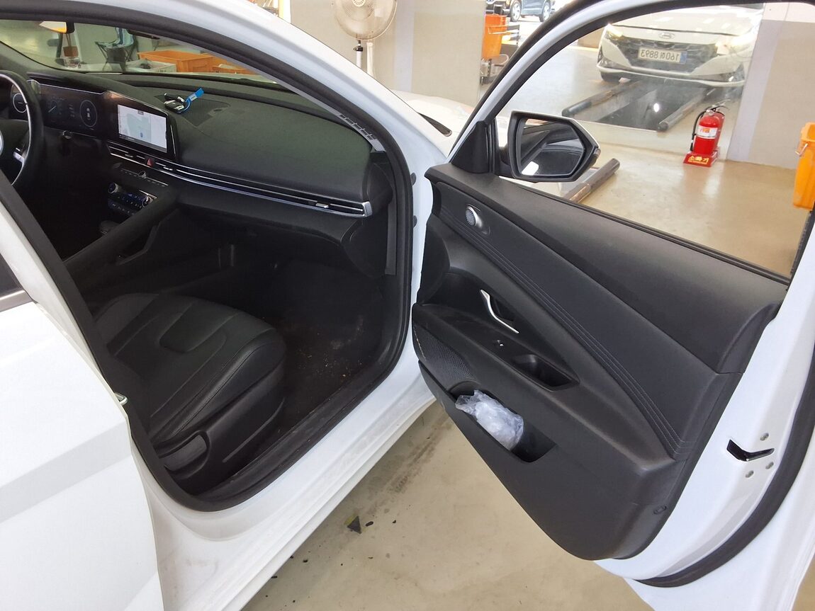 HYUNDAI AVANTE (CN7) 1.6 GASOLINE INSPIRATION 2022 - zdjęcie 14