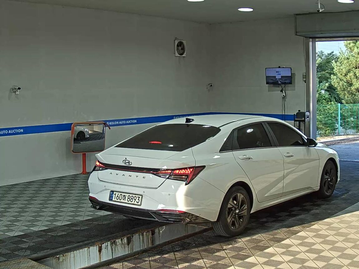 HYUNDAI AVANTE (CN7) 1.6 GASOLINE INSPIRATION 2022 - zdjęcie 5
