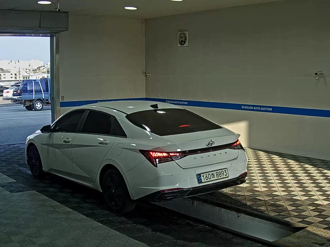 HYUNDAI AVANTE (CN7) 1.6 GASOLINE INSPIRATION 2022 - zdjęcie 6