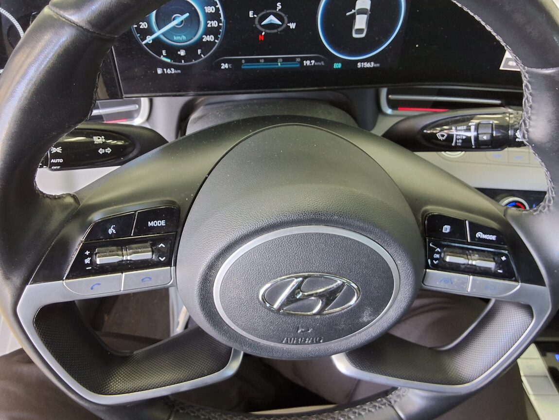 HYUNDAI AVANTE (CN7) 1.6 GASOLINE MODERN 2023 - zdjęcie 17