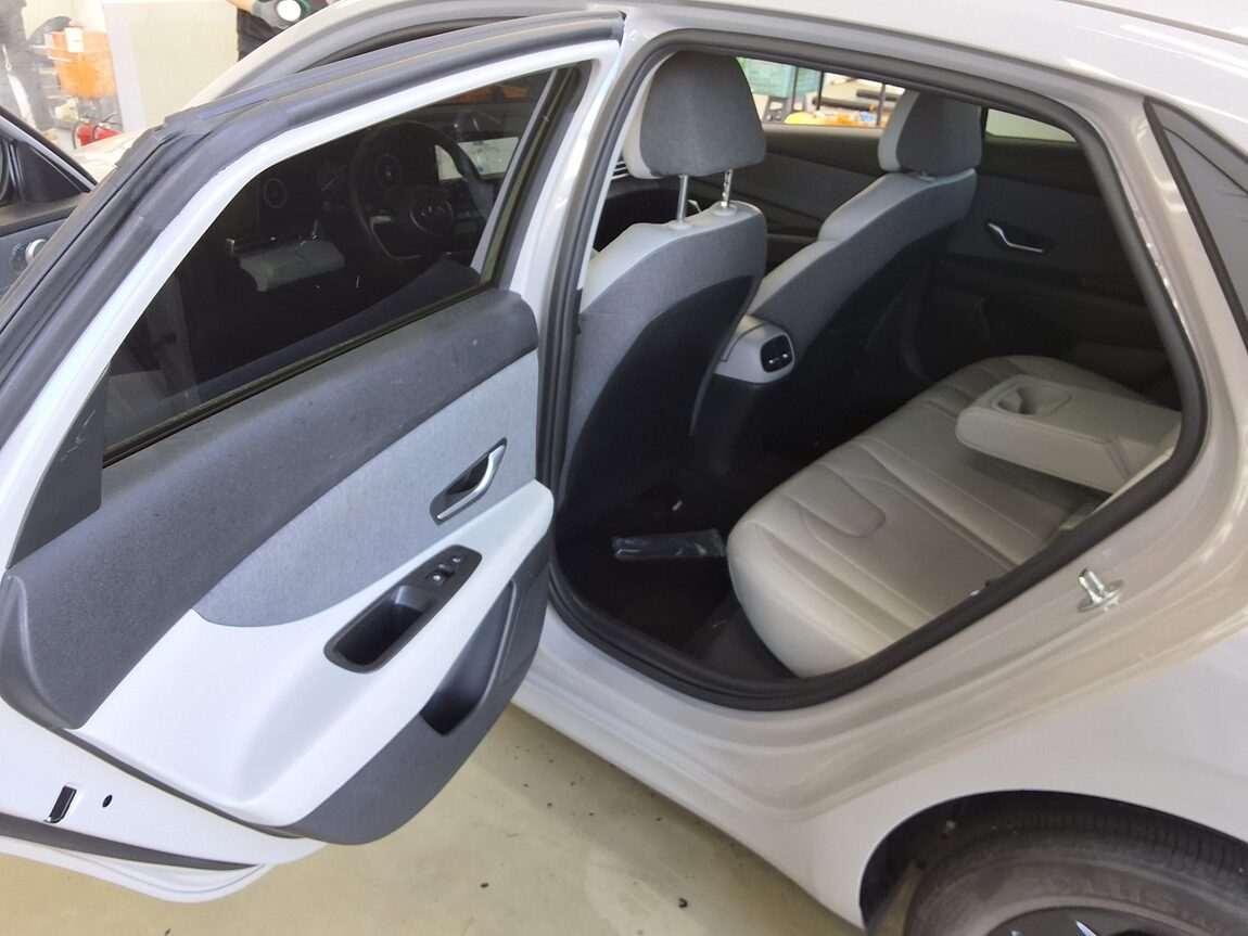 HYUNDAI AVANTE (CN7) 1.6 GASOLINE MODERN 2023 - zdjęcie 12