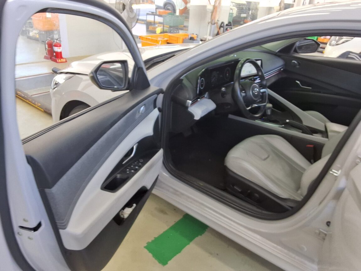 HYUNDAI AVANTE (CN7) 1.6 GASOLINE MODERN 2023 - zdjęcie 10
