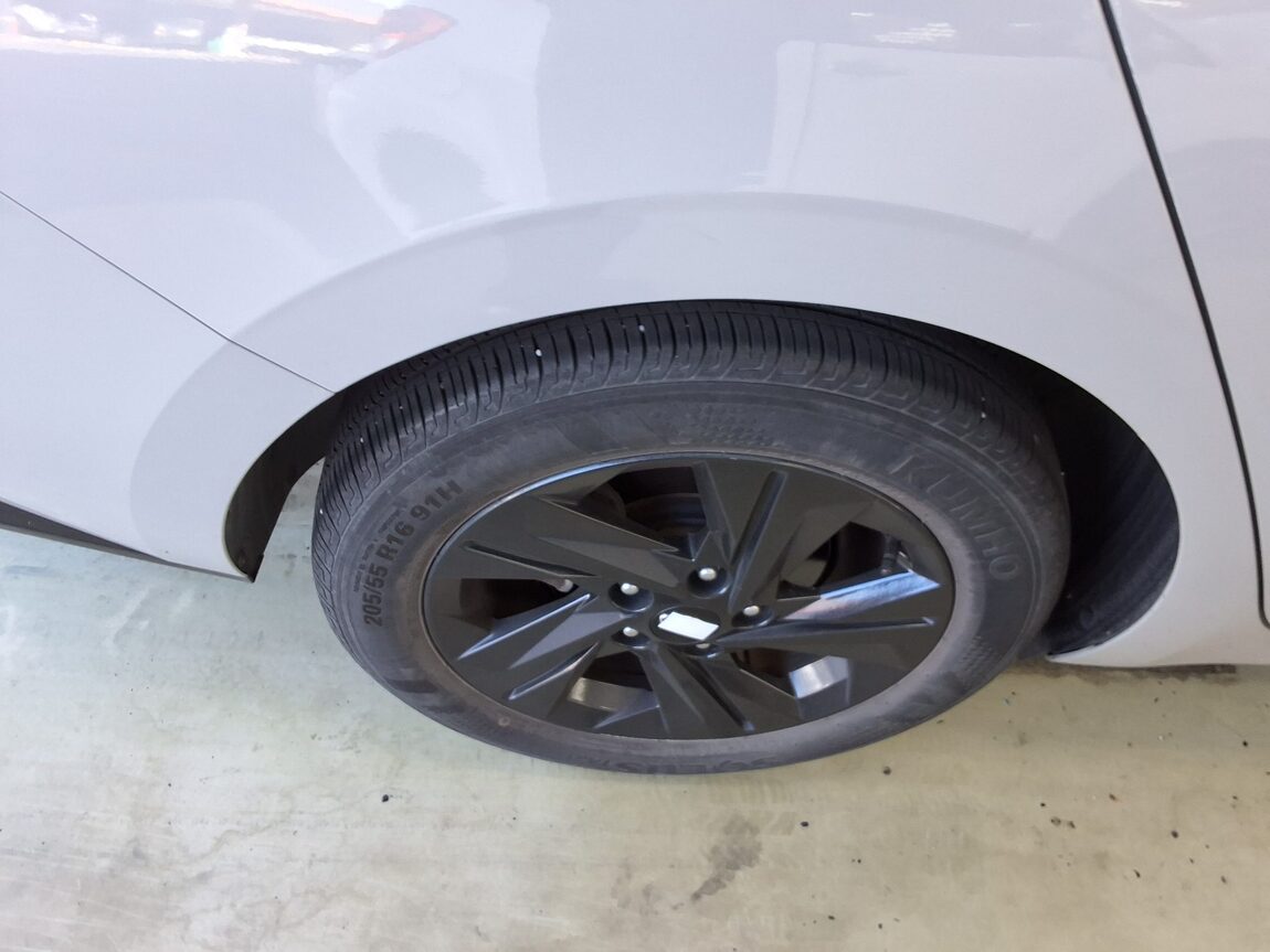 HYUNDAI AVANTE (CN7) 1.6 GASOLINE MODERN 2023 - zdjęcie 25