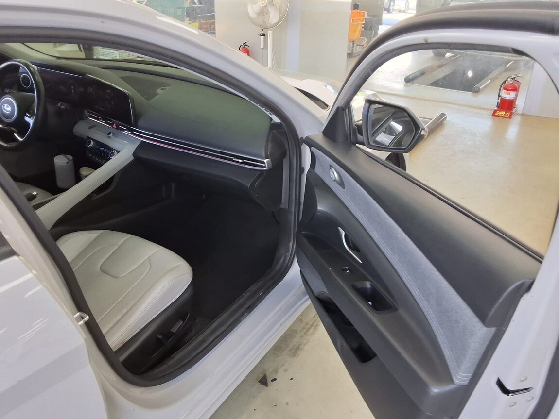 HYUNDAI AVANTE (CN7) 1.6 GASOLINE MODERN 2023 - zdjęcie 14