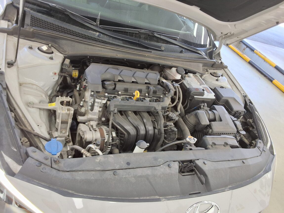 HYUNDAI AVANTE (CN7) 1.6 GASOLINE MODERN 2023 - zdjęcie 20