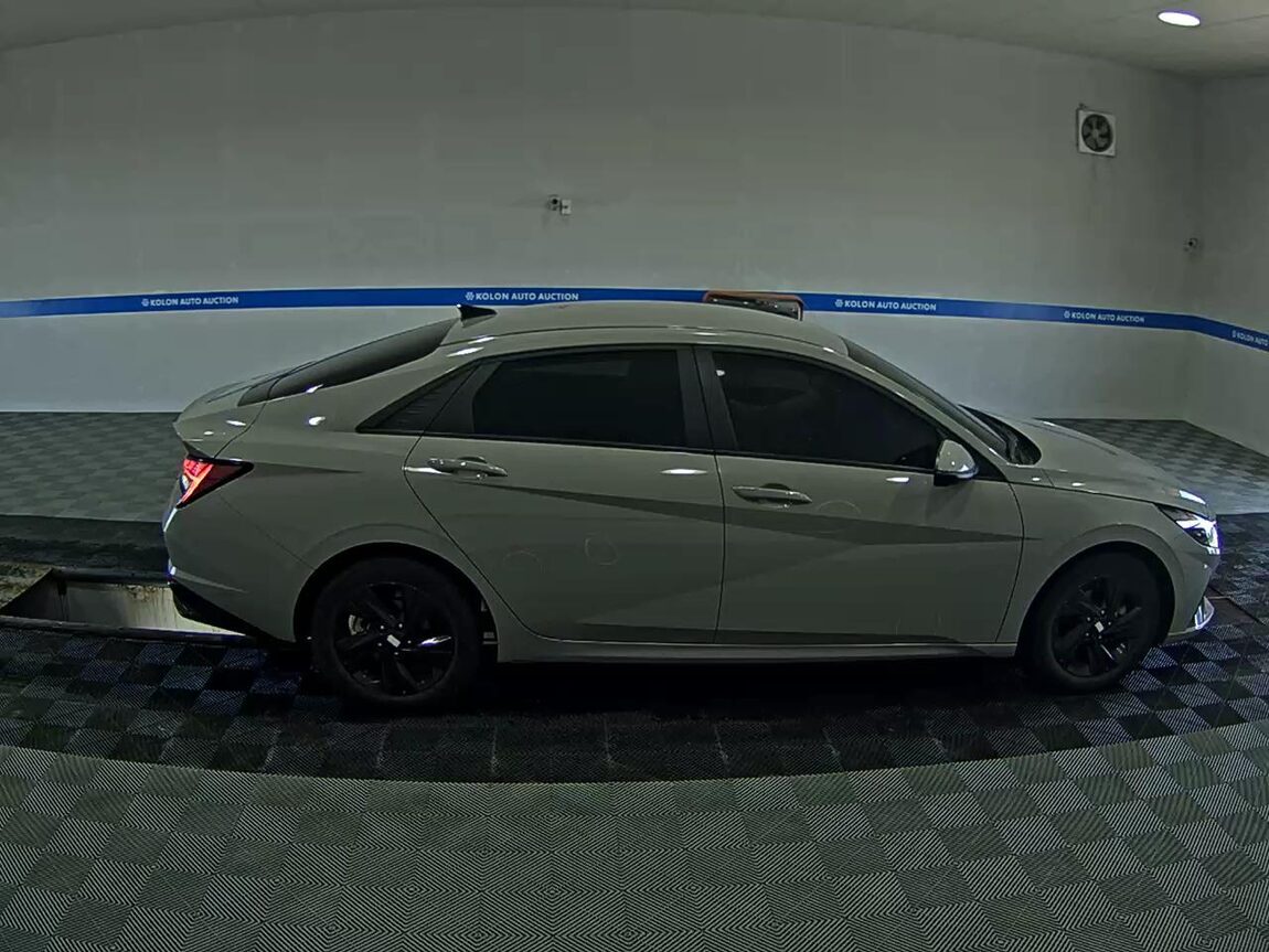 HYUNDAI AVANTE (CN7) 1.6 GASOLINE MODERN 2023 - zdjęcie 4