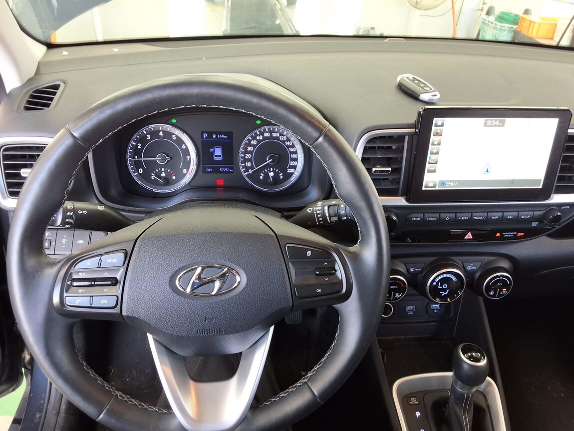 HYUNDAI VENUE 1.6 GASOLINE MODERN 2020 - zdjęcie 19