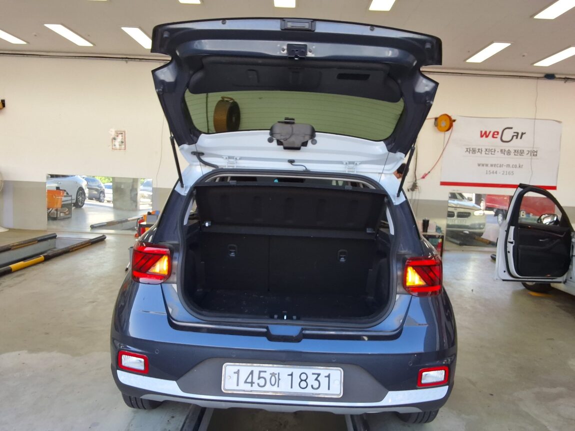 HYUNDAI VENUE 1.6 GASOLINE MODERN 2020 - zdjęcie 16