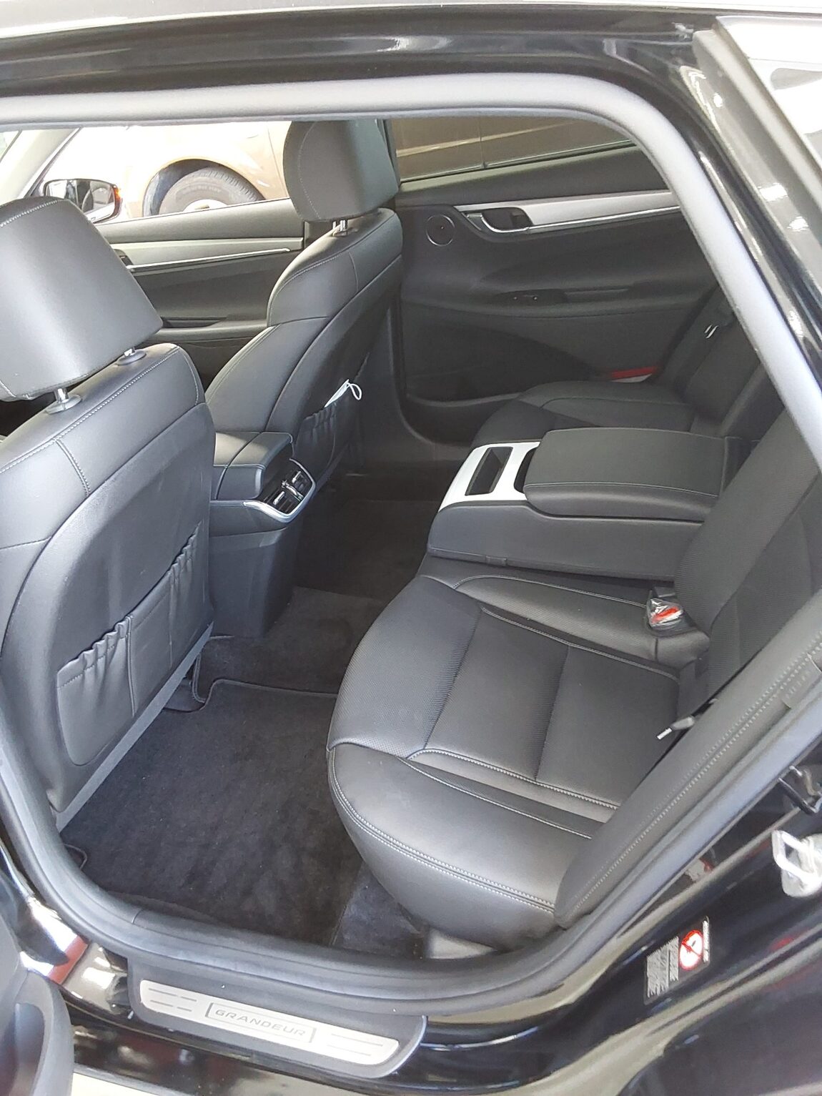 HYUNDAI THE NEW GRANDEUR IG LPi 3.0 PREMIUM 2023 - zdjęcie 12