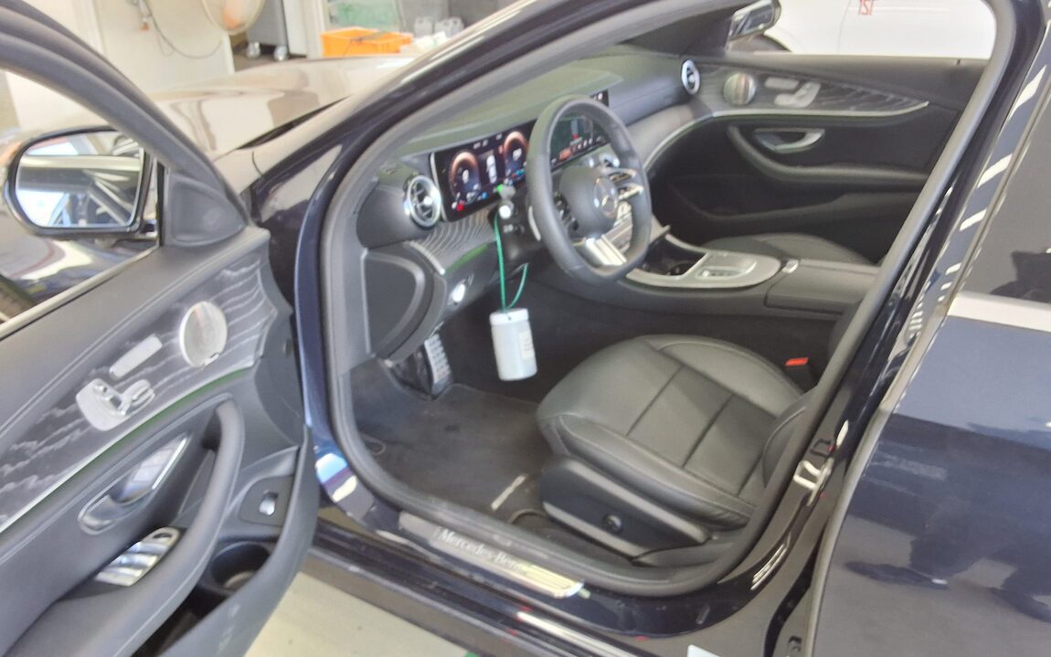 MERCEDES-BENZ E-CLASS (5TH GEN) E350 4MATIC AMG LINE 2022 - zdjęcie 10
