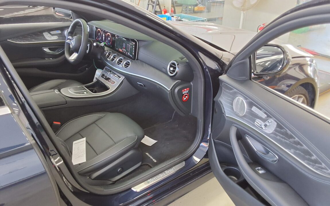 MERCEDES-BENZ E-CLASS (5TH GEN) E350 4MATIC AMG LINE 2022 - zdjęcie 14