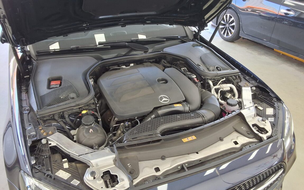 MERCEDES-BENZ E-CLASS (5TH GEN) E350 4MATIC AMG LINE 2022 - zdjęcie 22