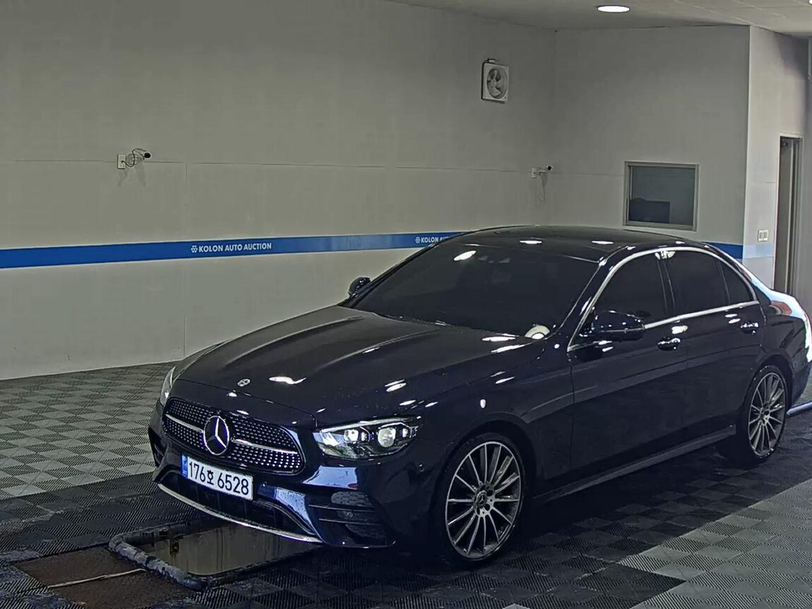 MERCEDES-BENZ E-CLASS (5TH GEN) E350 4MATIC AMG LINE 2022 - zdjęcie 2