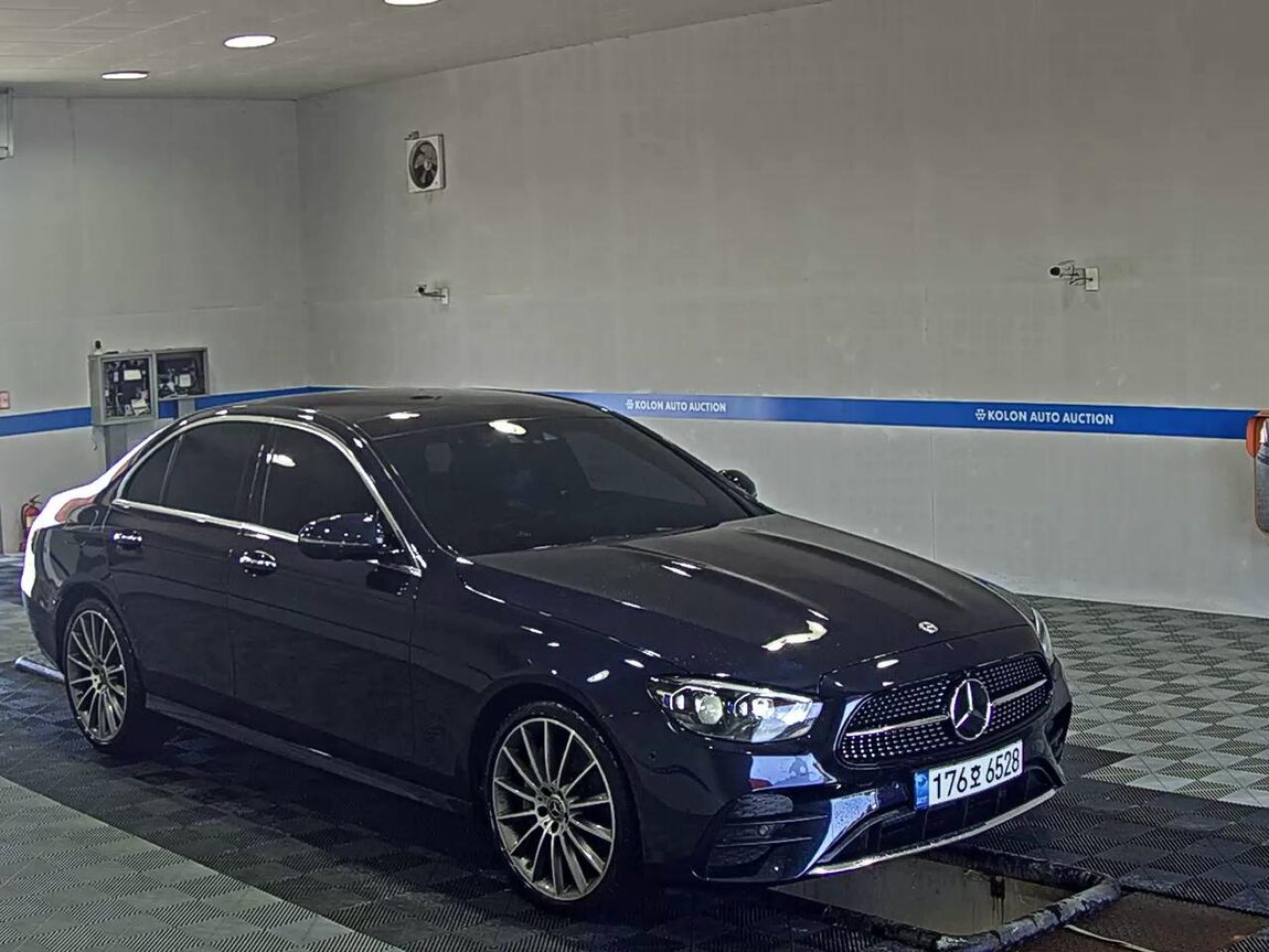 MERCEDES-BENZ E-CLASS (5TH GEN) E350 4MATIC AMG LINE 2022 - zdjęcie 3