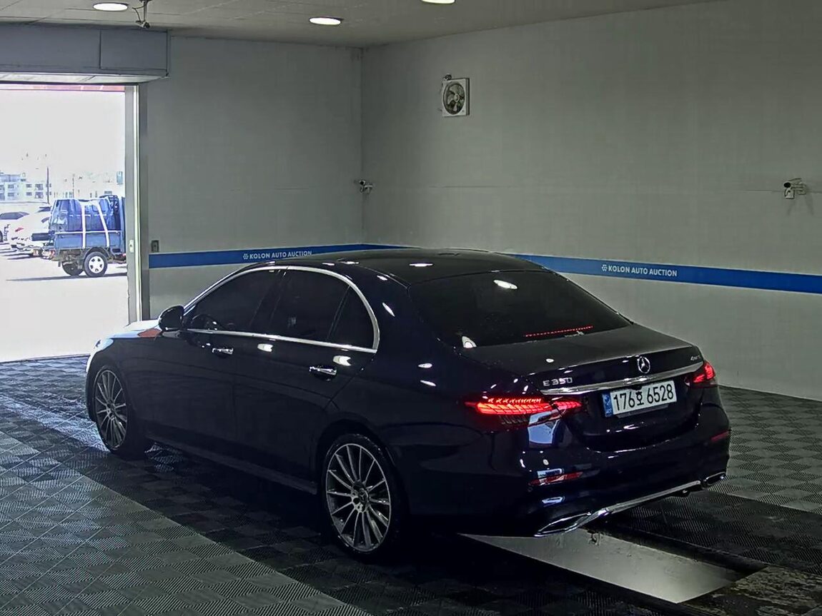MERCEDES-BENZ E-CLASS (5TH GEN) E350 4MATIC AMG LINE 2022 - zdjęcie 6