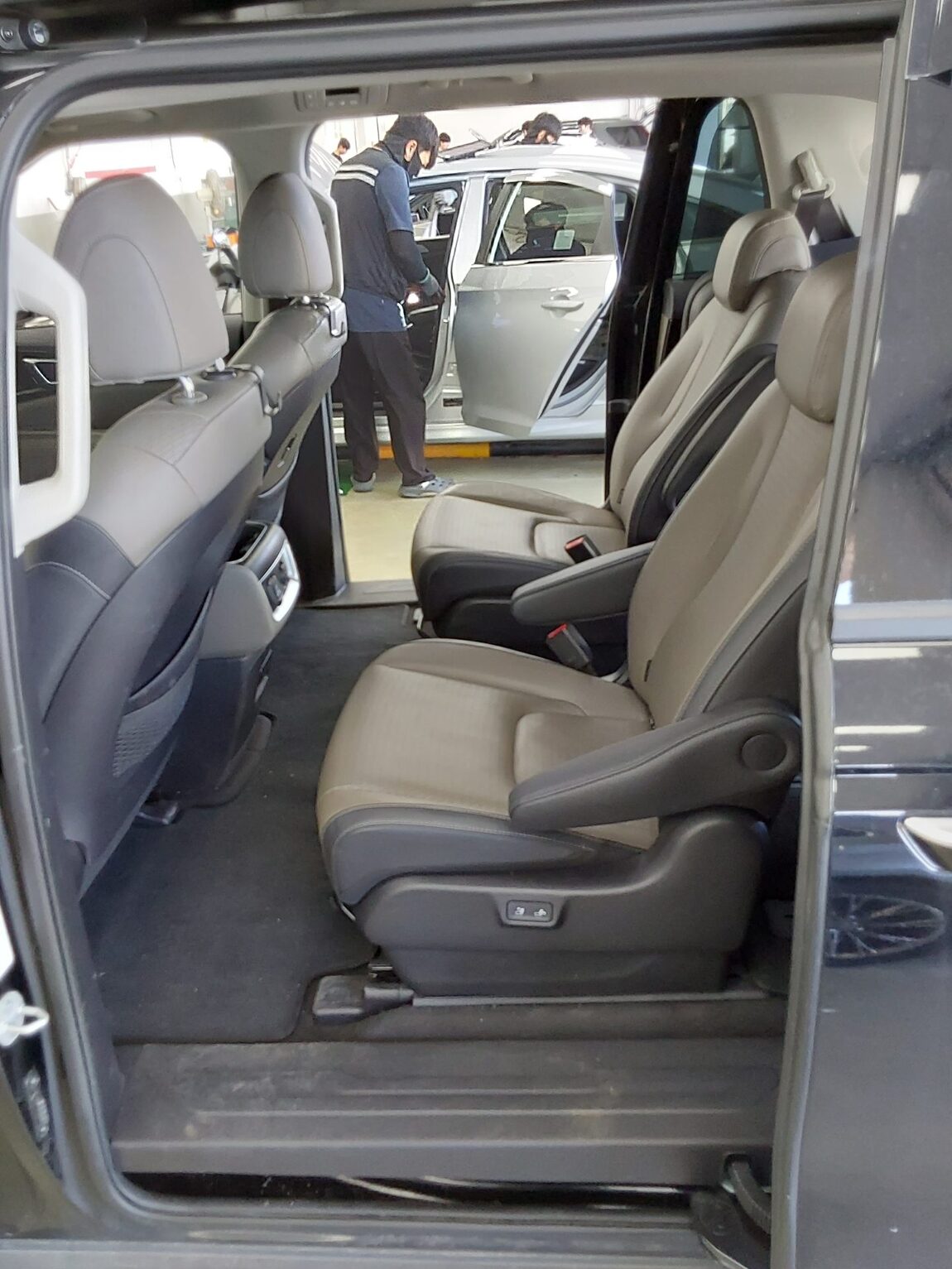 KIA THE NEW CARNIVAL (KA4) 9-SEATER DIESEL SIGNATURE 2025 - zdjęcie 12