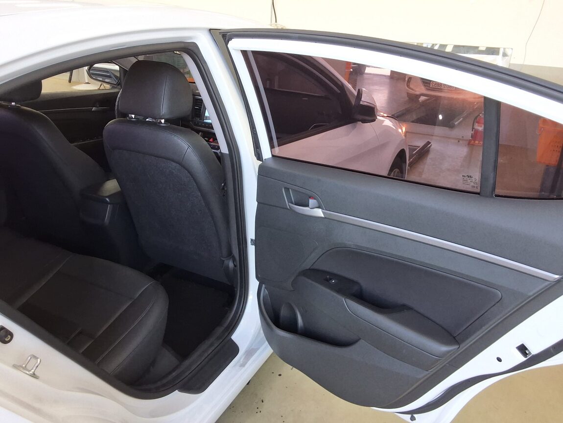 HYUNDAI AVANTE AD 1.6 GDi VALUE PLUS 2017 - zdjęcie 13