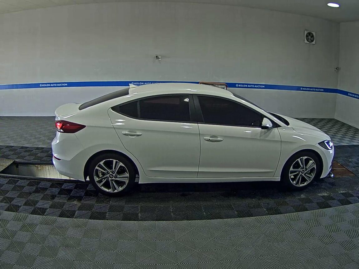 HYUNDAI AVANTE AD 1.6 GDi VALUE PLUS 2017 - zdjęcie 4