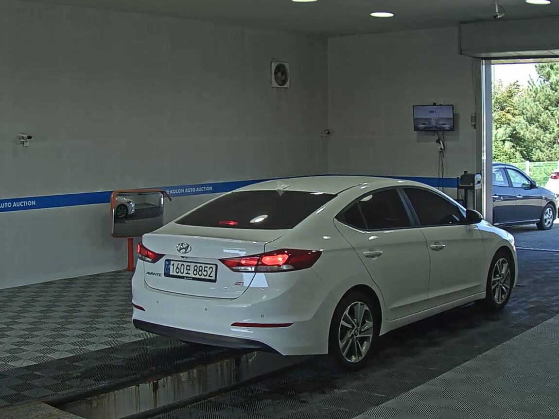 HYUNDAI AVANTE AD 1.6 GDi VALUE PLUS 2017 - zdjęcie 5