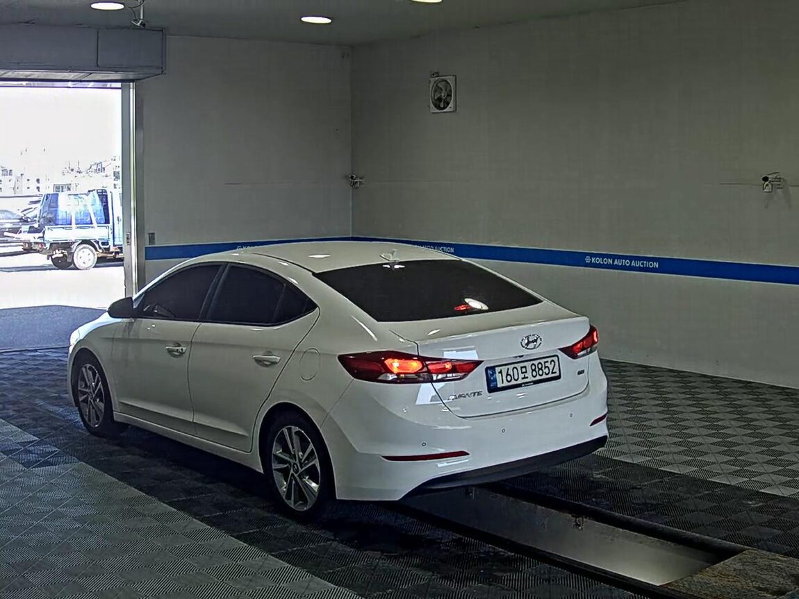 HYUNDAI AVANTE AD 1.6 GDi VALUE PLUS 2017 - zdjęcie 6
