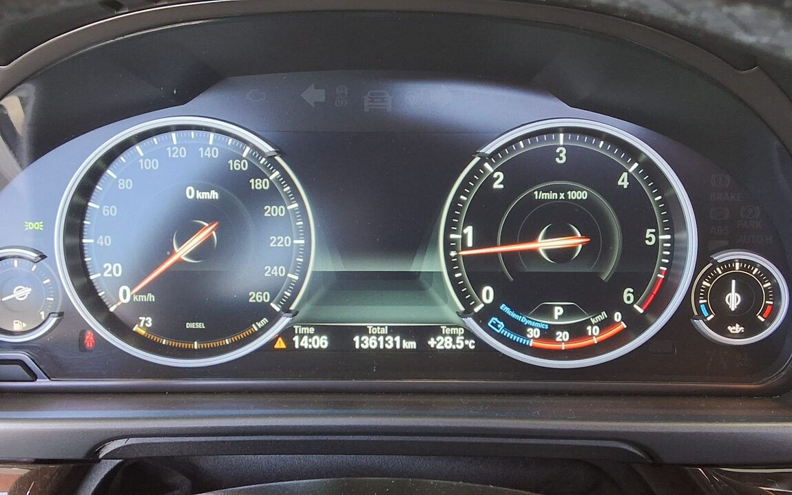 BMW 5 SERIES (6TH GEN) 520d 2013 - zdjęcie 9